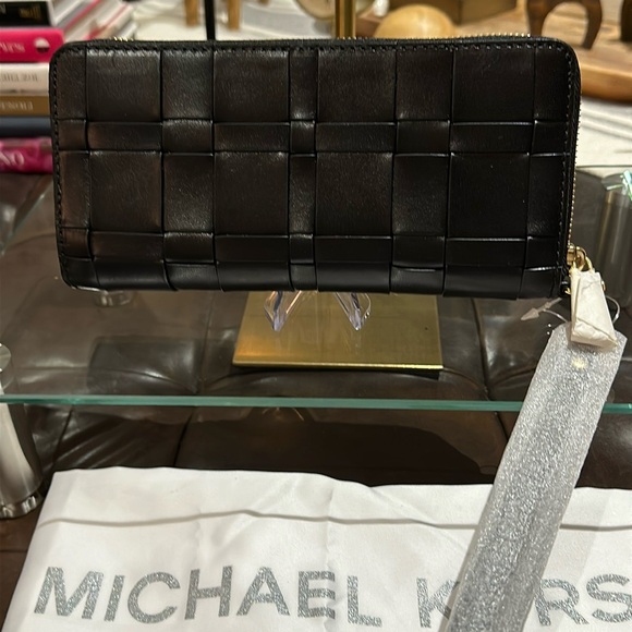 Authentic MICHAEL Michael Kors "Vivian" Travel Continental Basket Weave Wallet - Picture 3 of 13